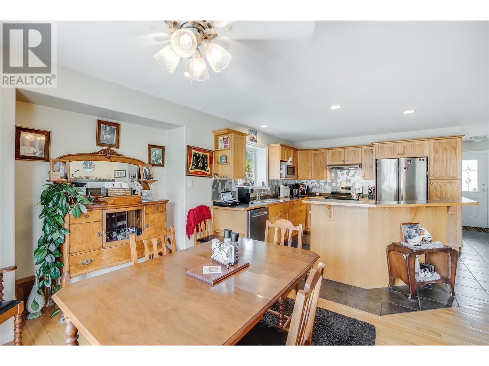 2636 4th Avenue, Castlegar, British Columbia  V1N 2R9 - Photo 18 - 10347382