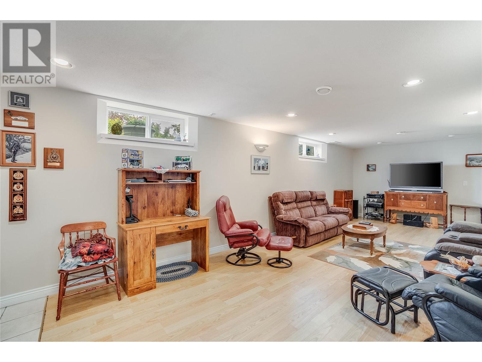 2636 4th Avenue, Castlegar, British Columbia  V1N 2R9 - Photo 35 - 10347382
