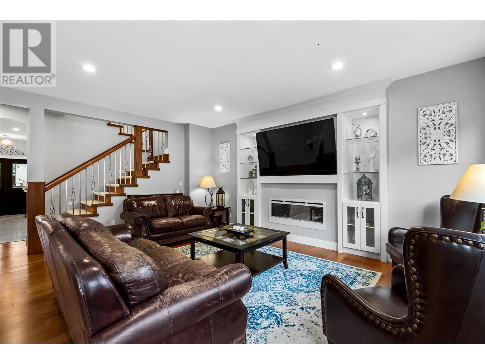 Property at 1532 Emerald Drive image 2