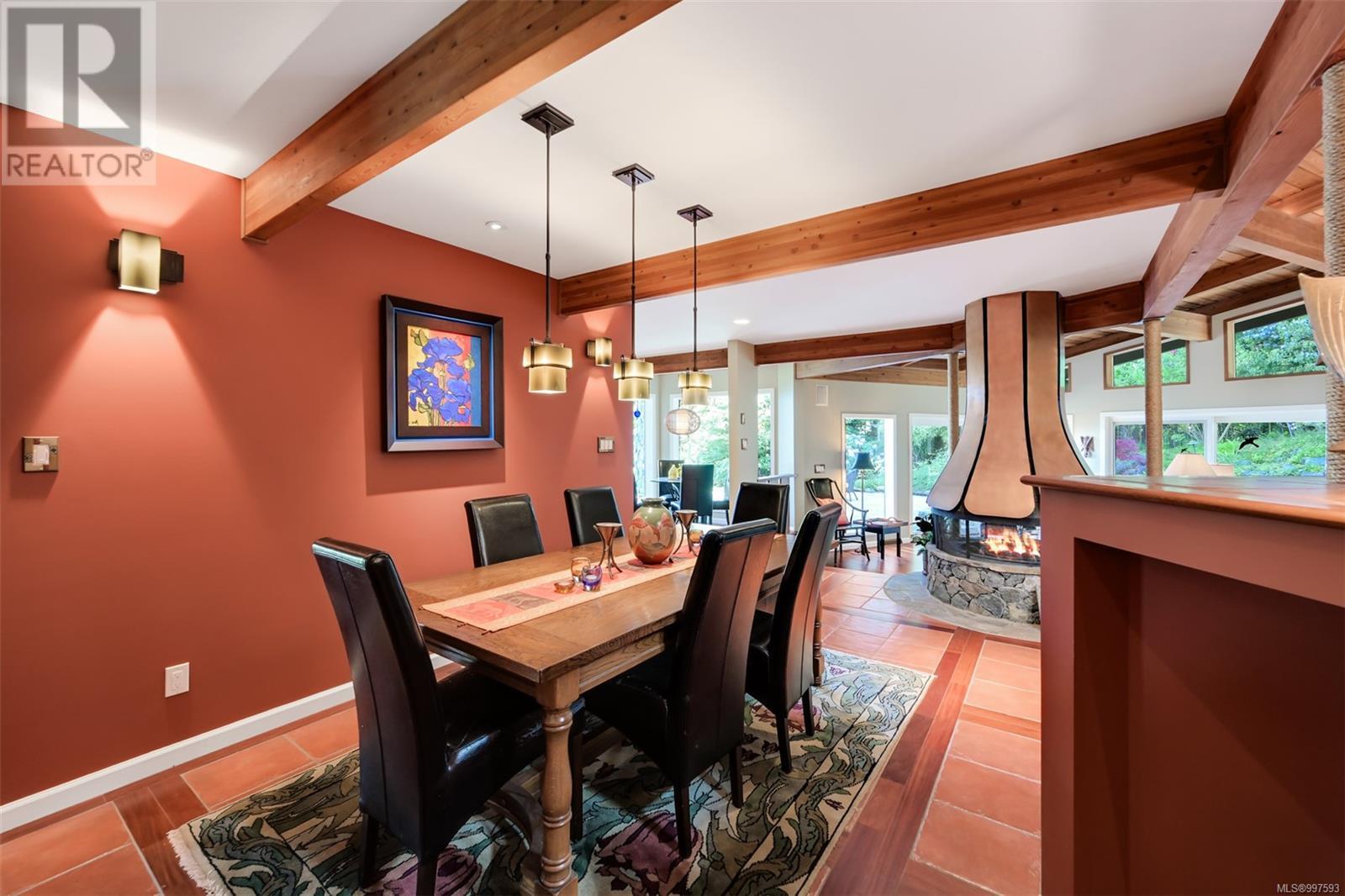 2248 Arbutus Rd, Saanich, British Columbia  V8N 1V3 - Photo 12 - 997593