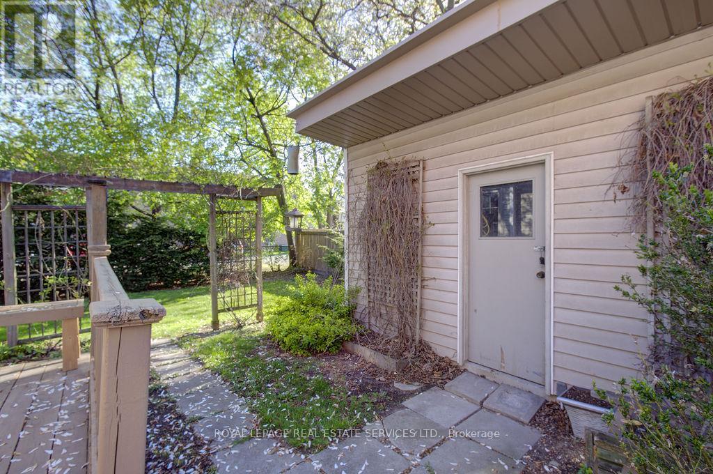 8 Duff Street, Hamilton, Ontario  L9C 1A7 - Photo 36 - X12142480