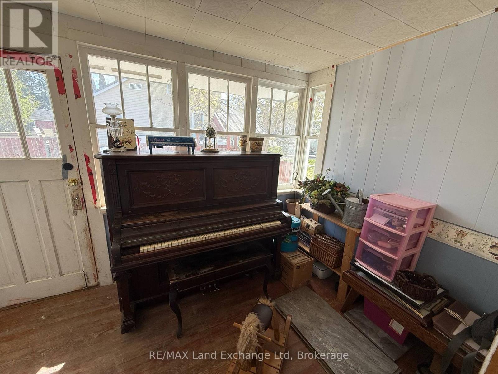 365 Minnie Street, North Huron, Ontario  N0G 2W0 - Photo 7 - X12113902