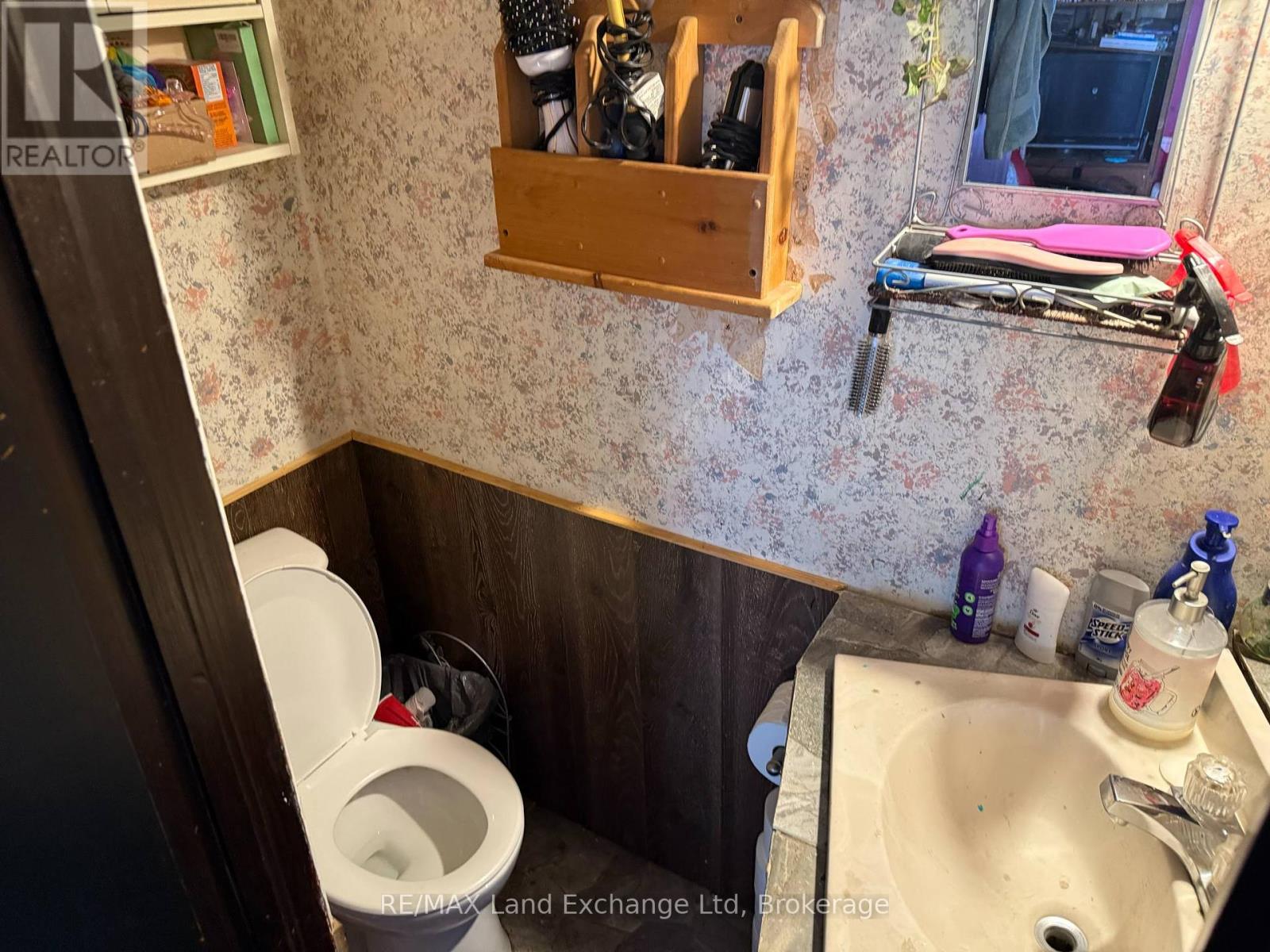365 Minnie Street, North Huron, Ontario  N0G 2W0 - Photo 9 - X12113902
