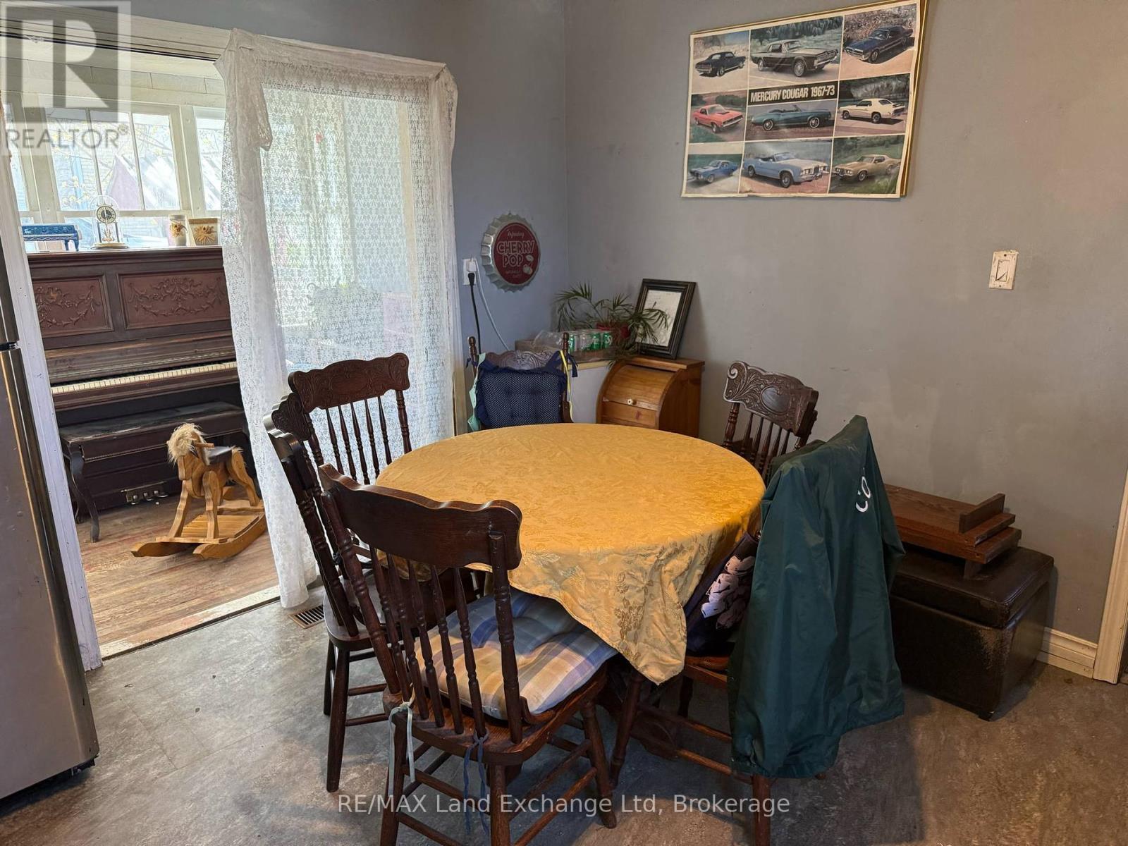 365 Minnie Street, North Huron, Ontario  N0G 2W0 - Photo 6 - X12113902