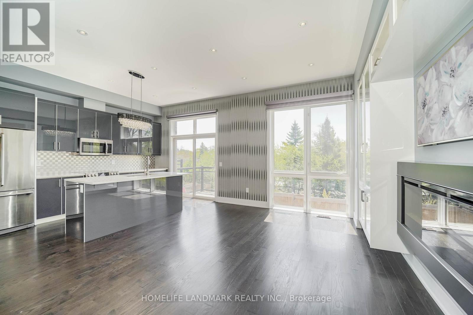 8 CRESTRIDGE DRIVE, Vaughan, Ontario