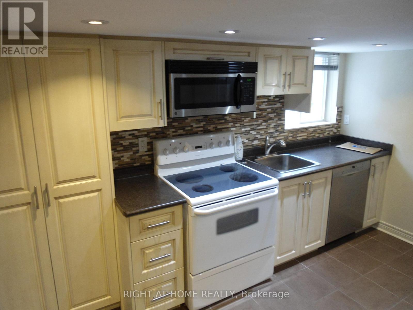 BASEMENT - 1042 ST CLARENS AVENUE N, Toronto, Ontario