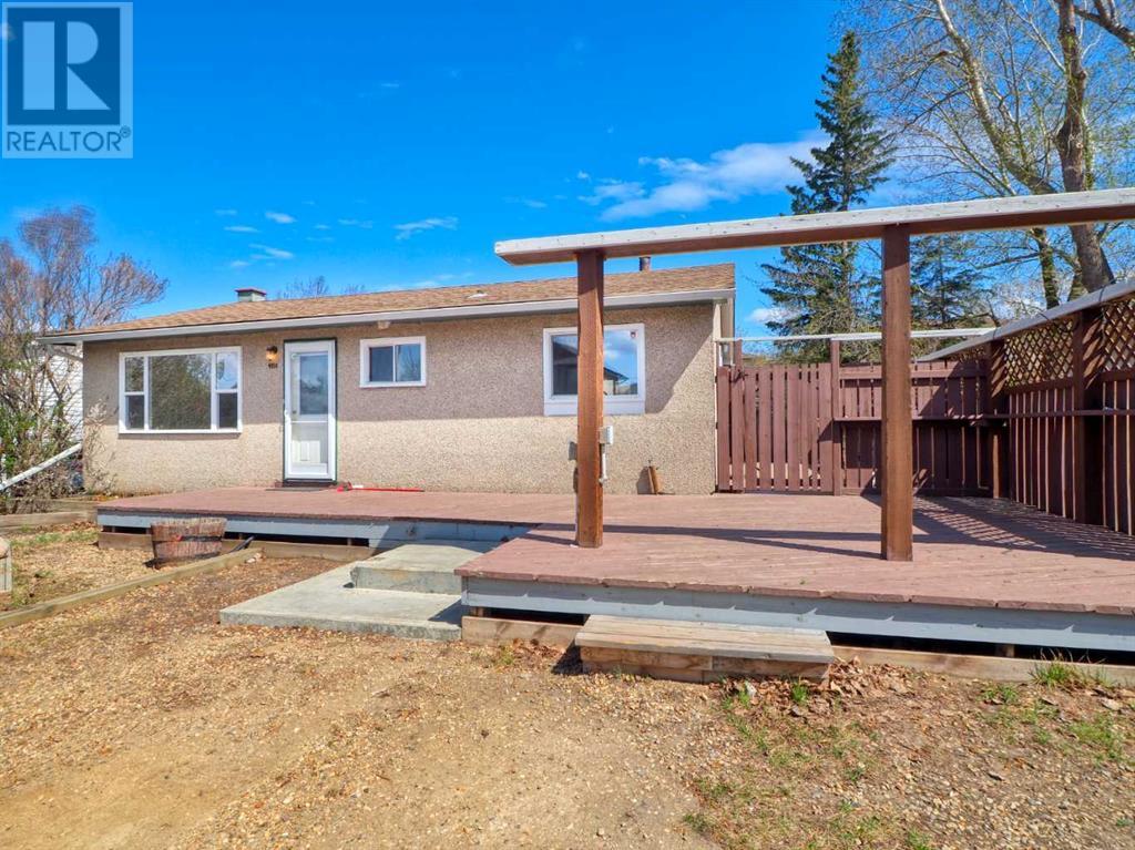 4711 48 Street, Sylvan Lake, Alberta  T4S 1M9 - Photo 2 - A2217691