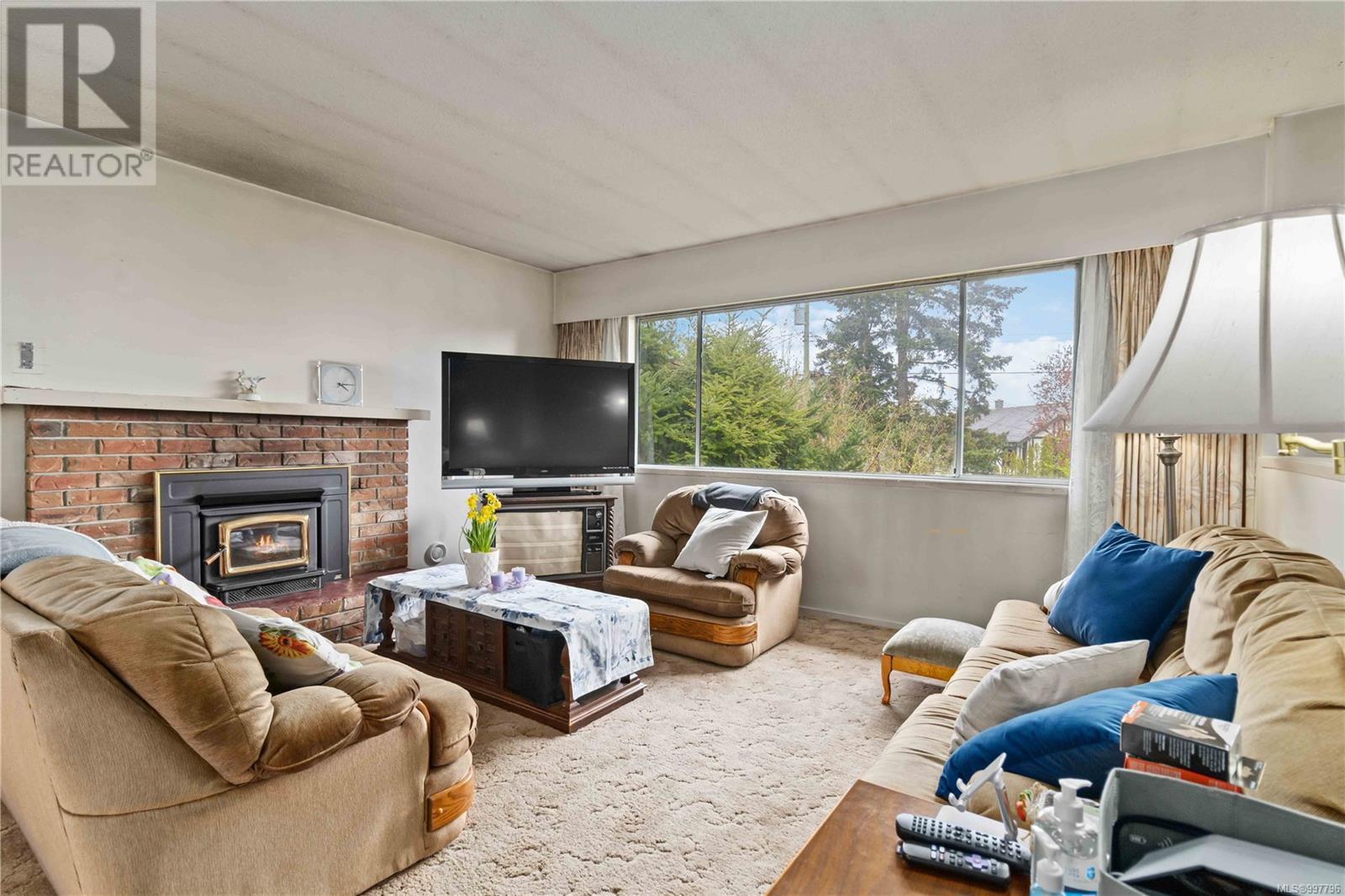 Property at 906 Lavender Ave image 5