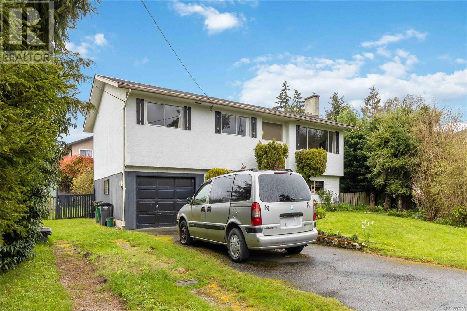 Property at 906 Lavender Ave image 2