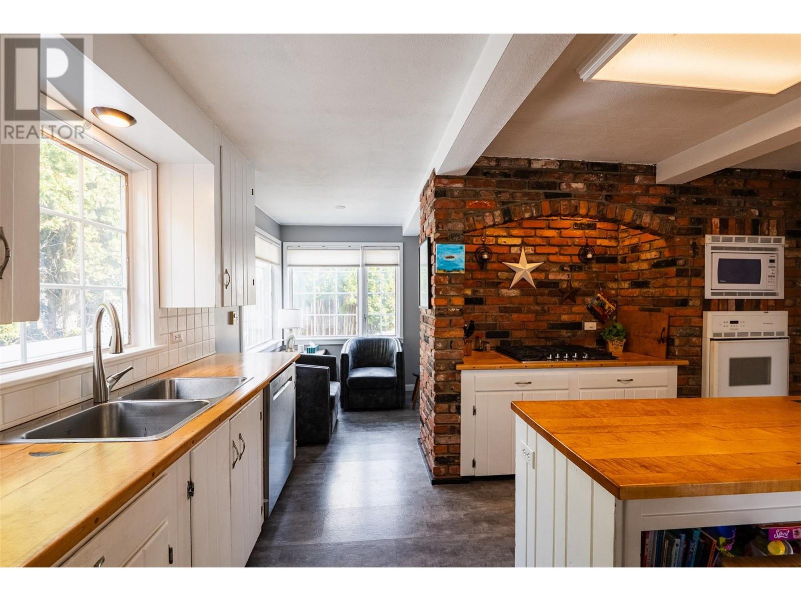 707 Cottonwood Street, Nelson, British Columbia  V1L 3V8 - Photo 9 - 10346687