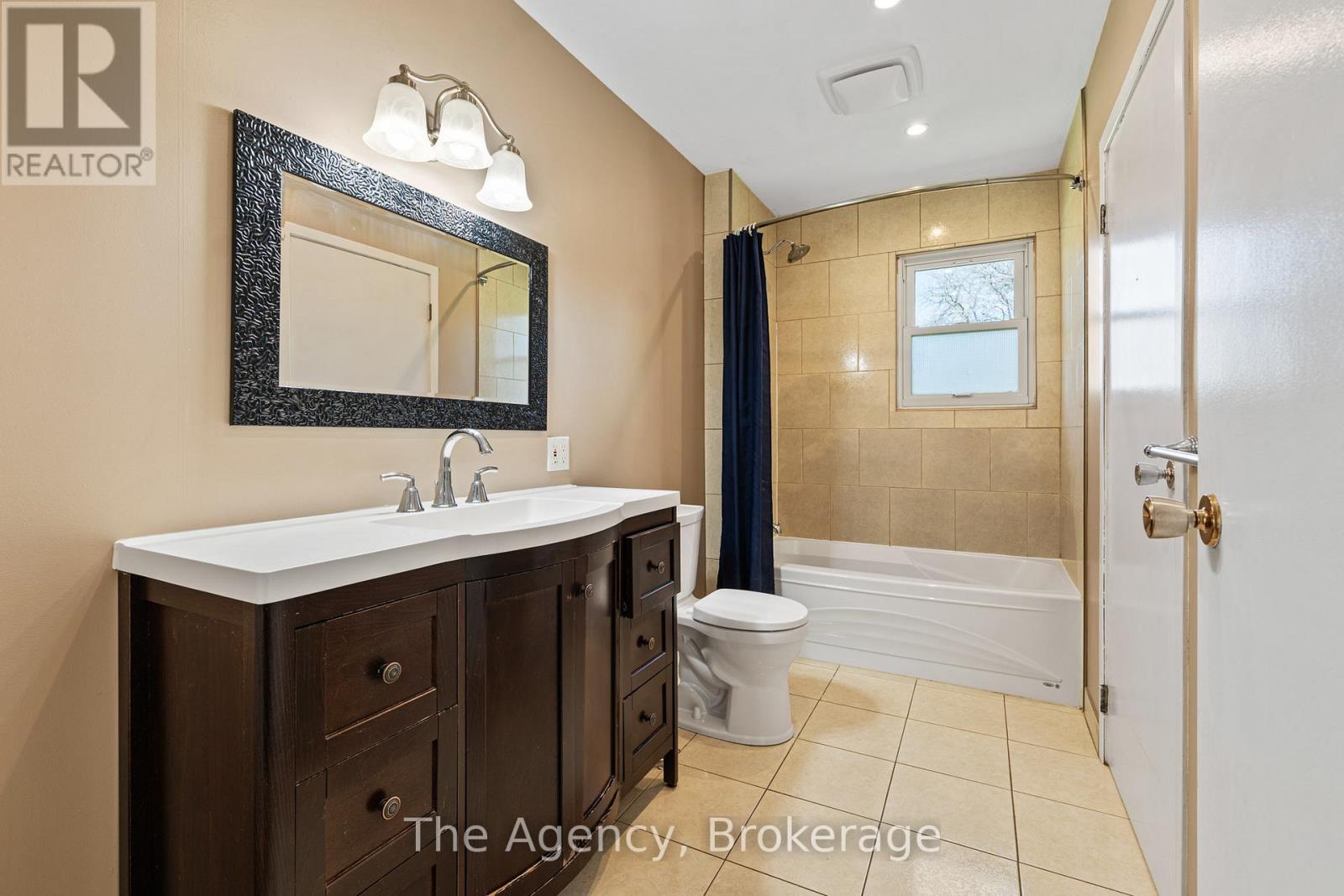 17 Victor Boulevard, St. Catharines, Ontario  L2T 2B4 - Photo 14 - X12143149