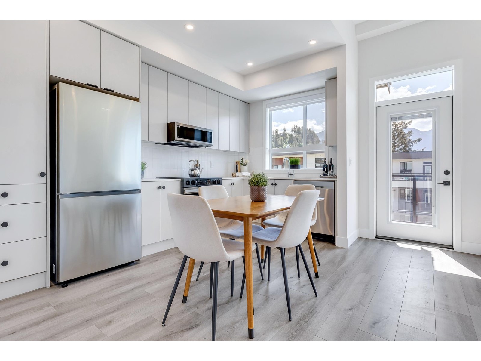 603 45497 Campus Drive, Garrison Crossing, Chilliwack, British Columbia  V2R 6L8 - Photo 3 - R3000648