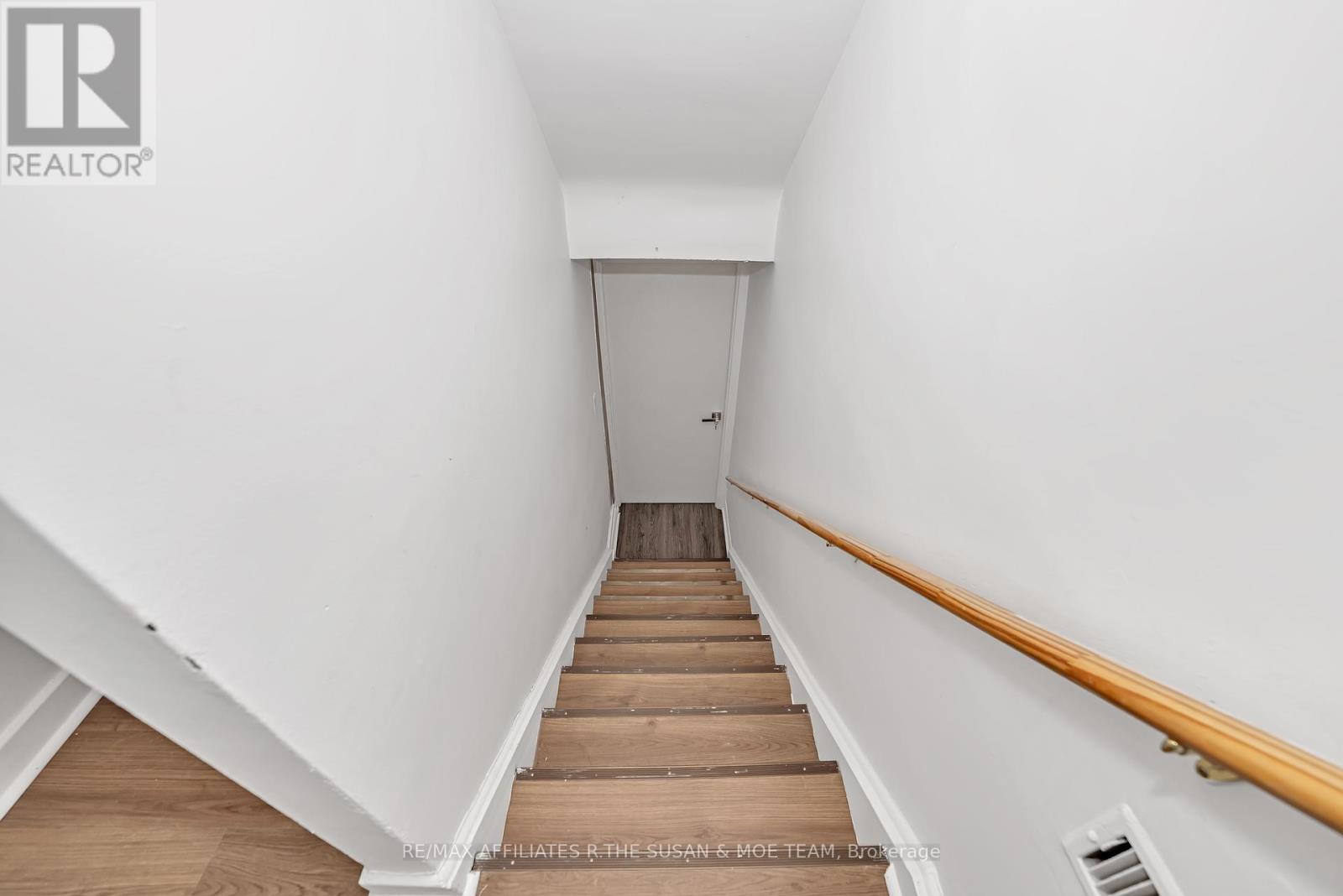 1 - 2131 Neepawa Avenue, Ottawa, Ontario  K2A 3L8 - Photo 3 - X12143143