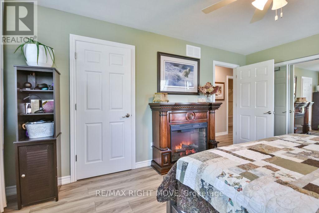 12 Fulsom Crescent, Kawartha Lakes, Ontario  L3V 6H5 - Photo 16 - X12134314