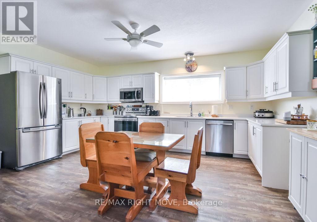12 Fulsom Crescent, Kawartha Lakes, Ontario  L3V 6H5 - Photo 27 - X12134314