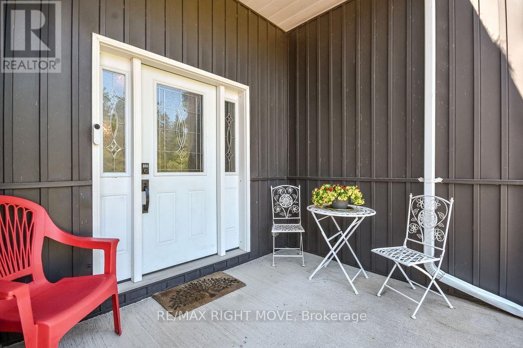 12 Fulsom Crescent, Kawartha Lakes, Ontario  L3V 6H5 - Photo 4 - X12134314