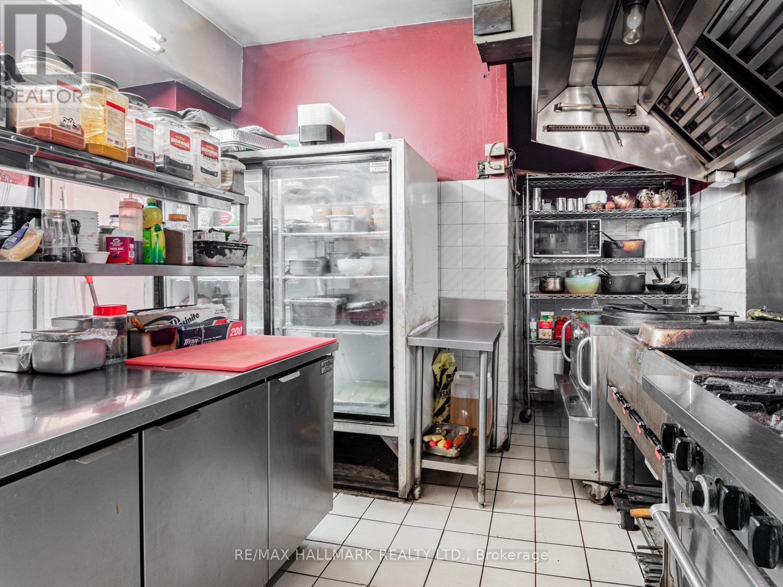 2658 Danforth Avenue, Toronto (East End-Danforth), Ontario  M4C 1L7 - Photo 12 - E12143167