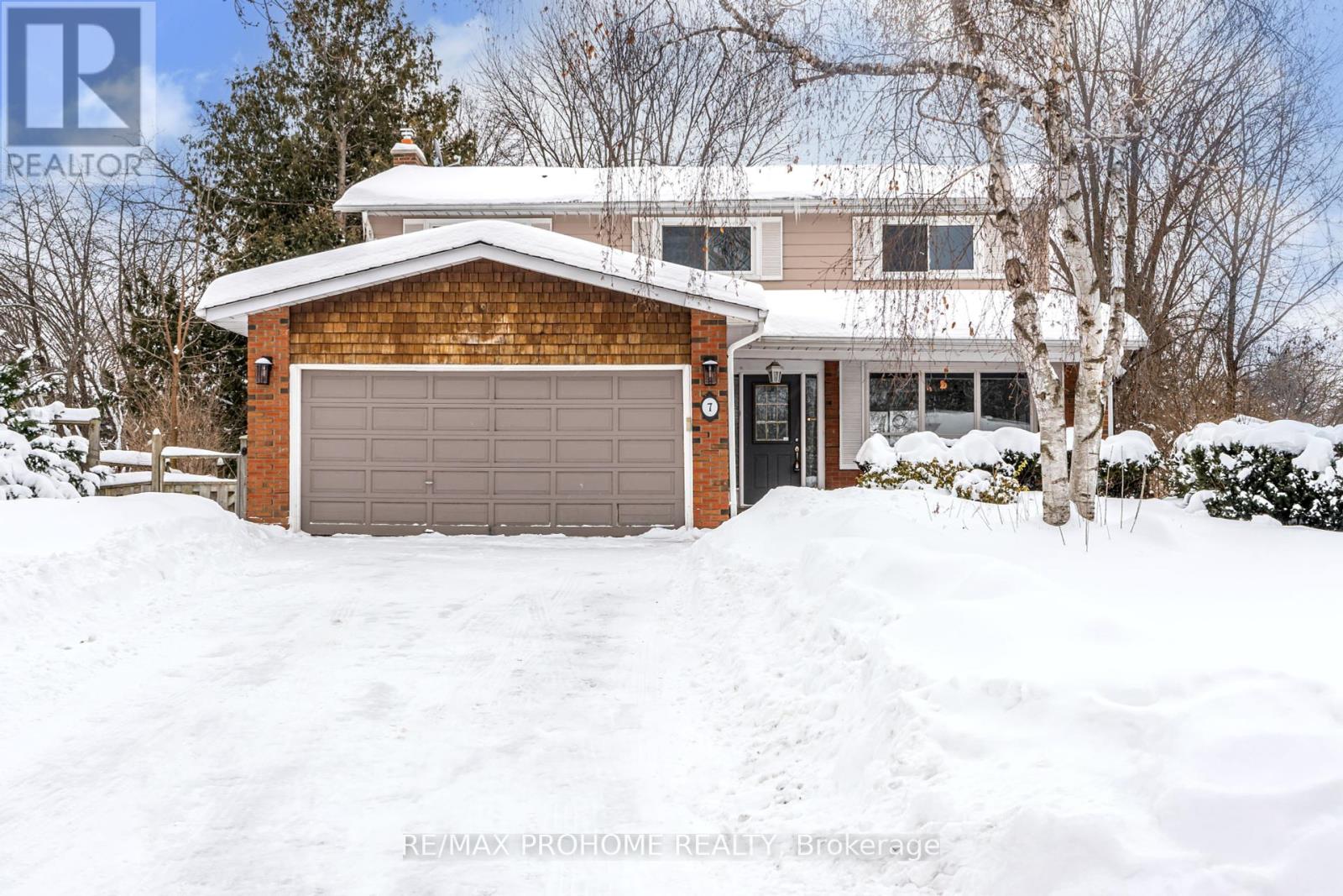 7 Shadbolt Court, Markham, Ontario  L3R 1X3 - Photo 2 - N12143139