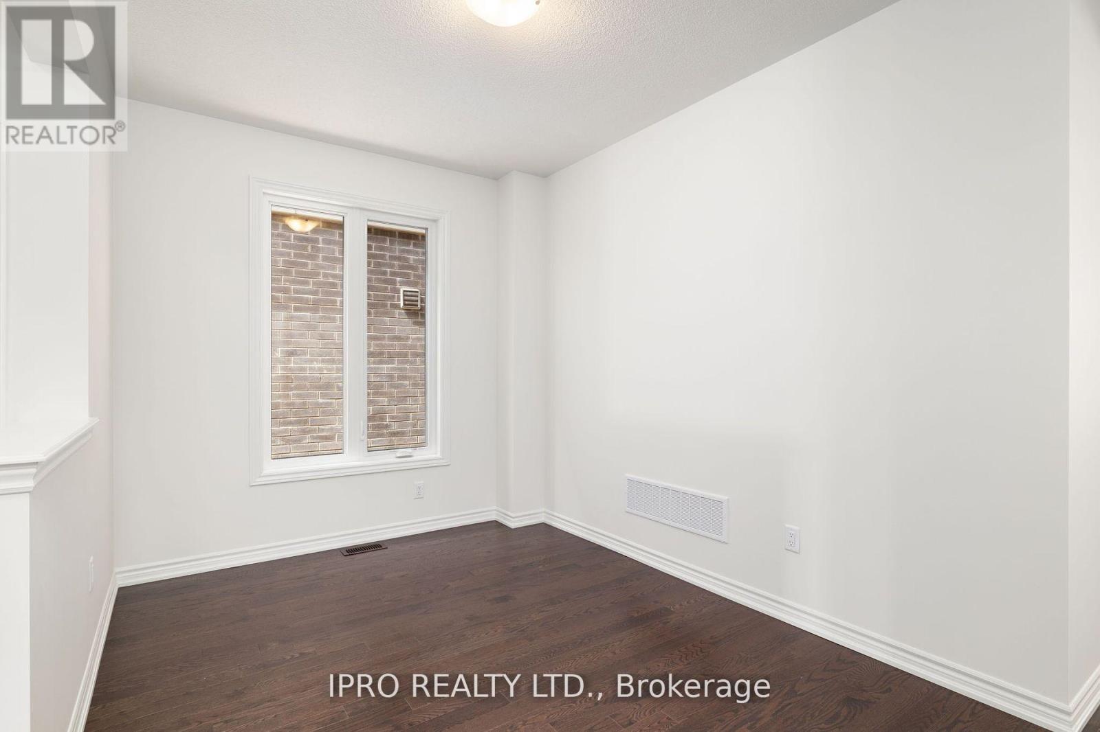11 Phoenix Boulevard, Barrie, Ontario  L9S 2Z4 - Photo 10 - S12143126