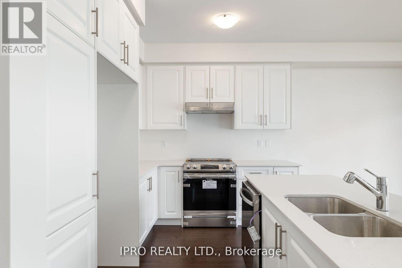 11 Phoenix Boulevard, Barrie, Ontario  L9S 2Z4 - Photo 11 - S12143126