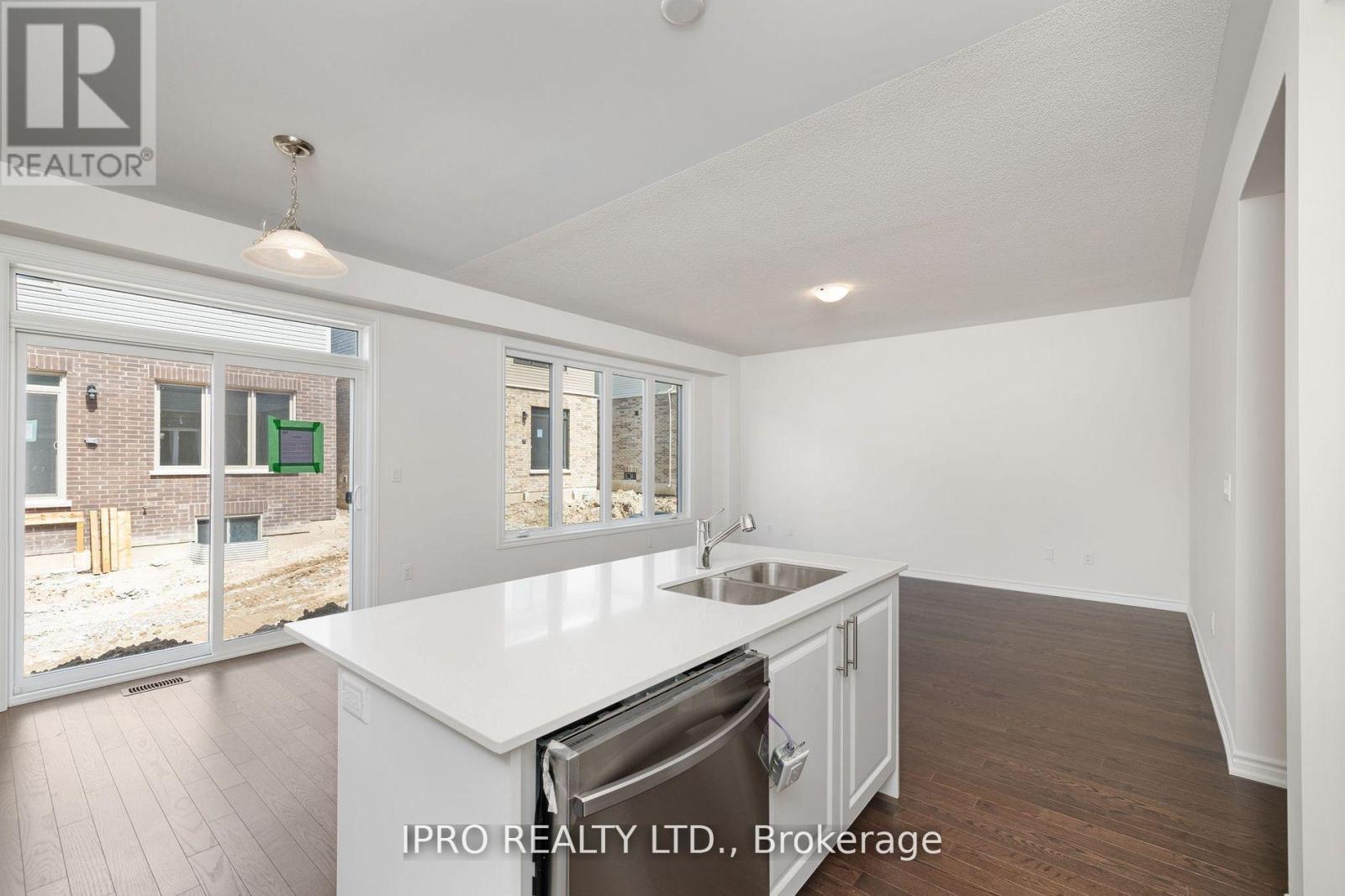 11 Phoenix Boulevard, Barrie, Ontario  L9S 2Z4 - Photo 12 - S12143126
