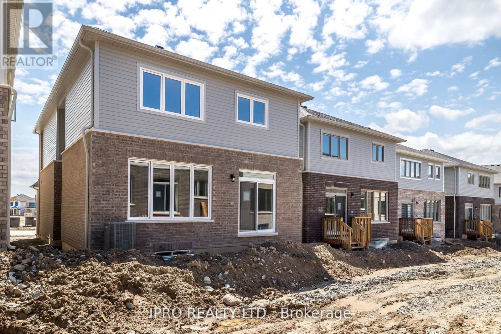 11 Phoenix Boulevard, Barrie, Ontario  L9S 2Z4 - Photo 6 - S12143126