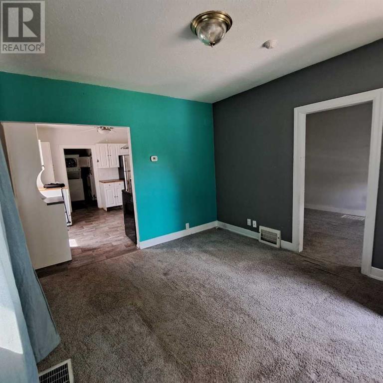 Property at 132 20 Street N image 2