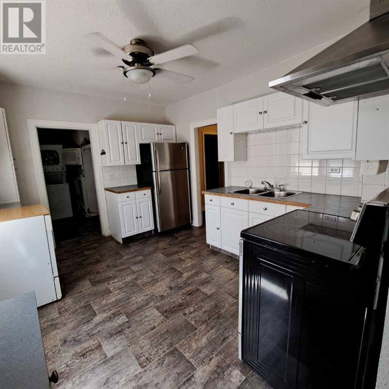 Property at 132 20 Street N image 5