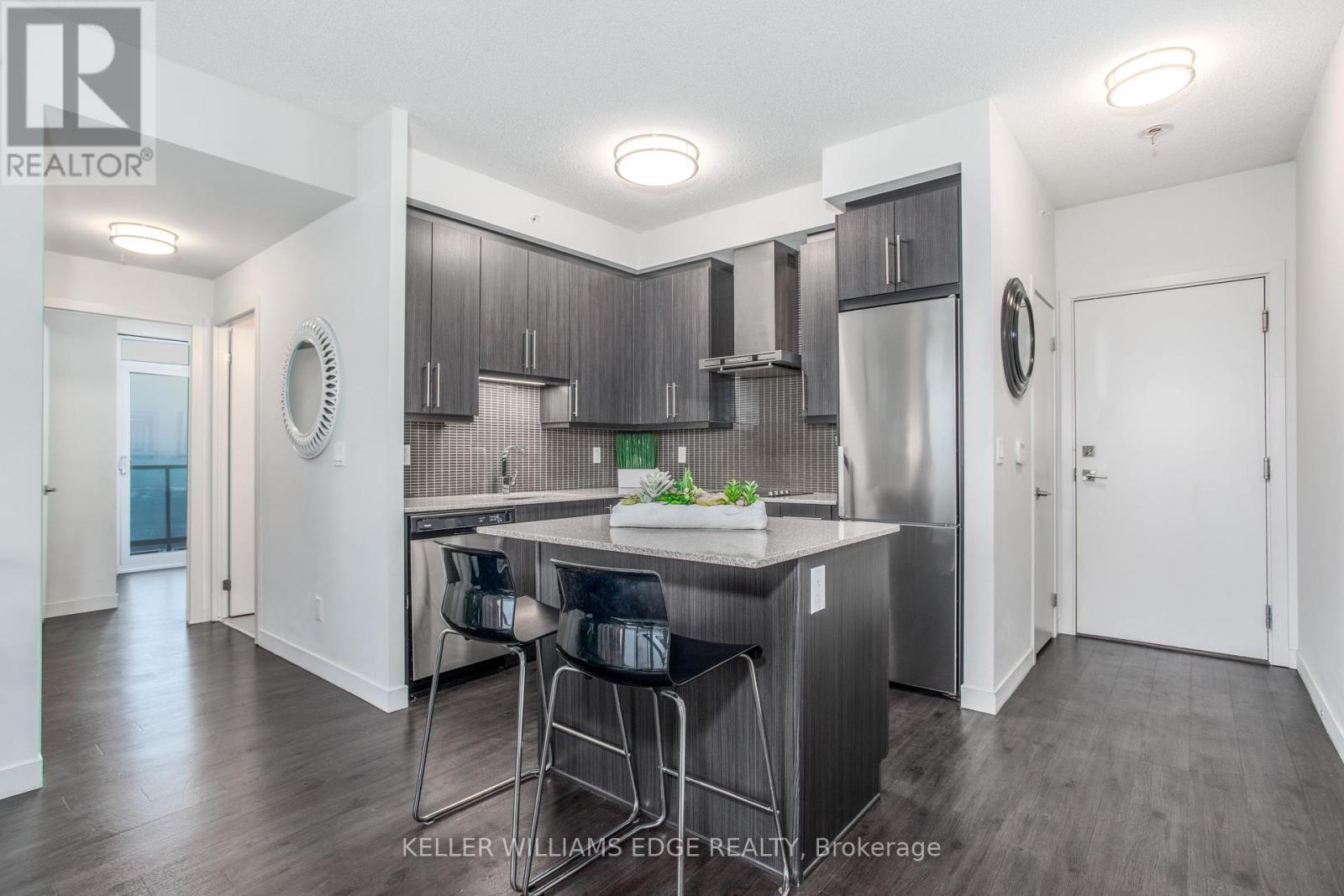 1608 - 2081 Fairview Street, Burlington, Ontario  L7R 0E4 - Photo 4 - W12143118