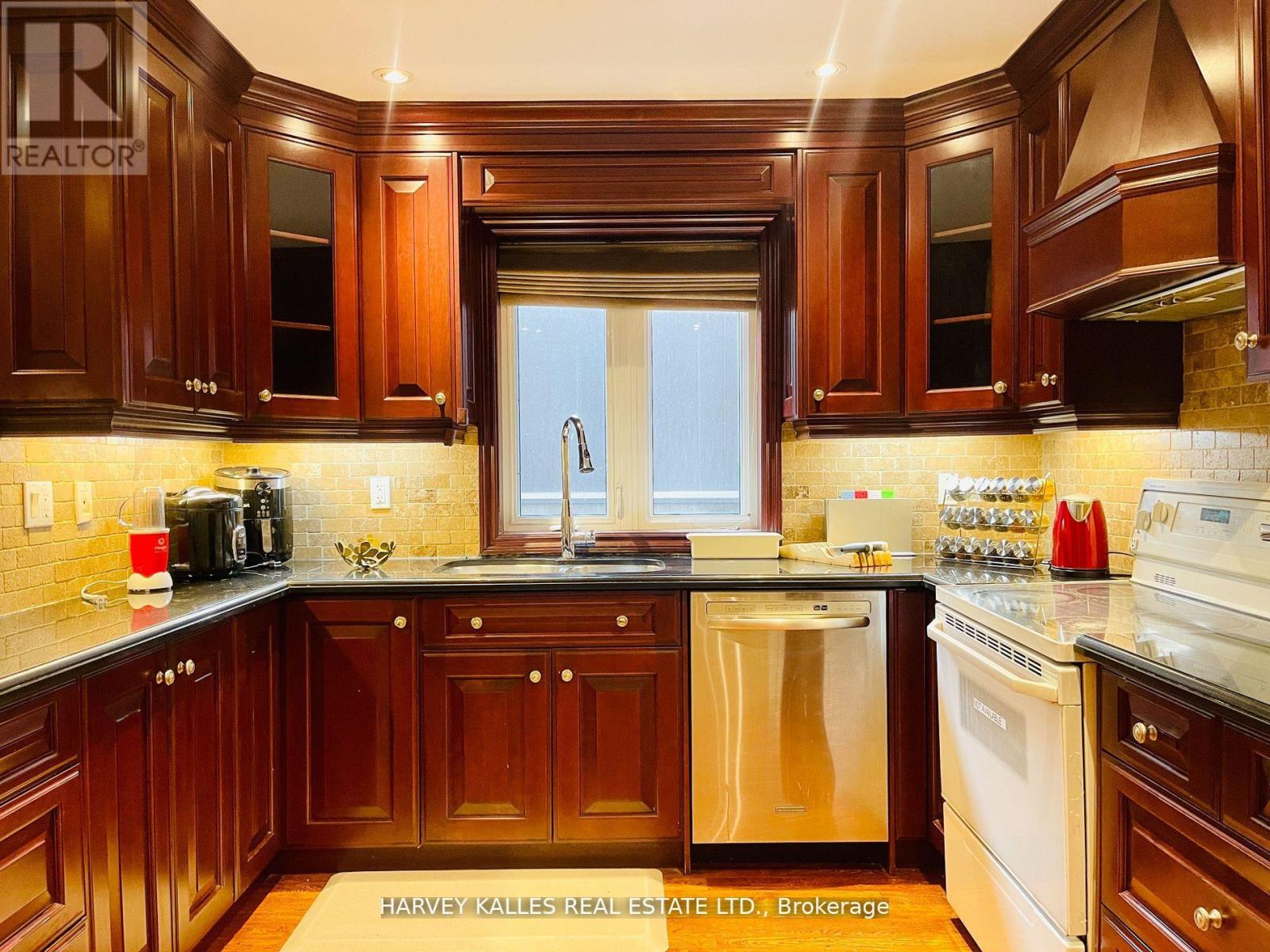 Main - 1538 Davenport Road, Toronto, Ontario  M6H 2J1 - Photo 5 - W12143119