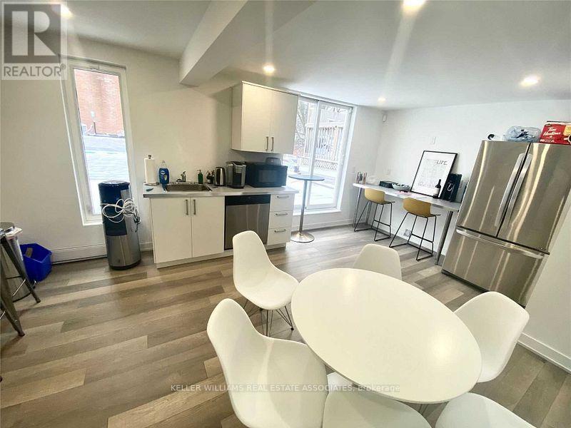 Second Floor - 82 Lakeshore Road E, Mississauga, Ontario  L5G 1E1 - Photo 7 - W12143134