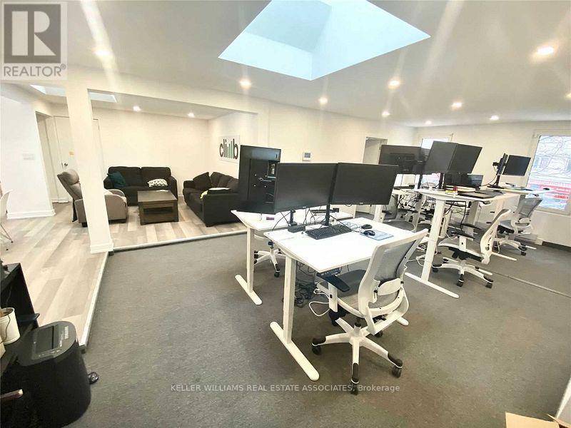 Second Floor - 82 Lakeshore Road E, Mississauga, Ontario  L5G 1E1 - Photo 8 - W12143134