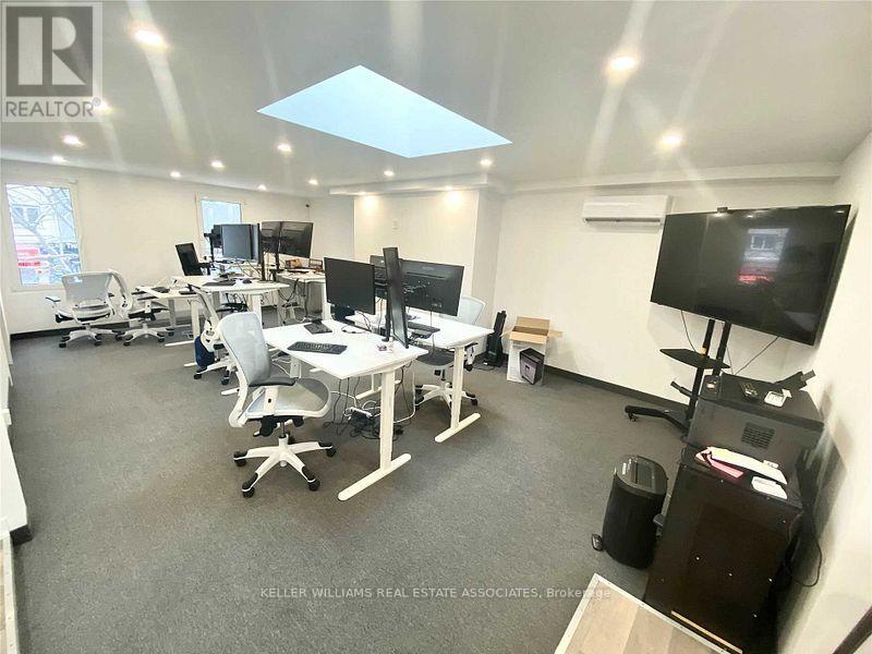 Second Floor - 82 Lakeshore Road E, Mississauga, Ontario  L5G 1E1 - Photo 9 - W12143134