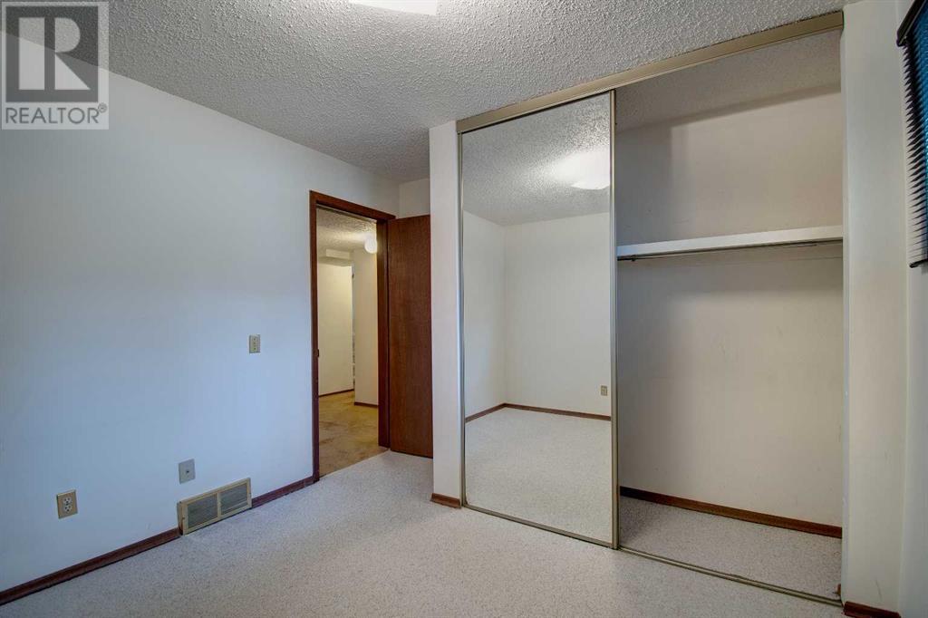 2, 10001 Brookpark Boulevard Sw, Calgary, Alberta  T2W 3E3 - Photo 29 - A2212681