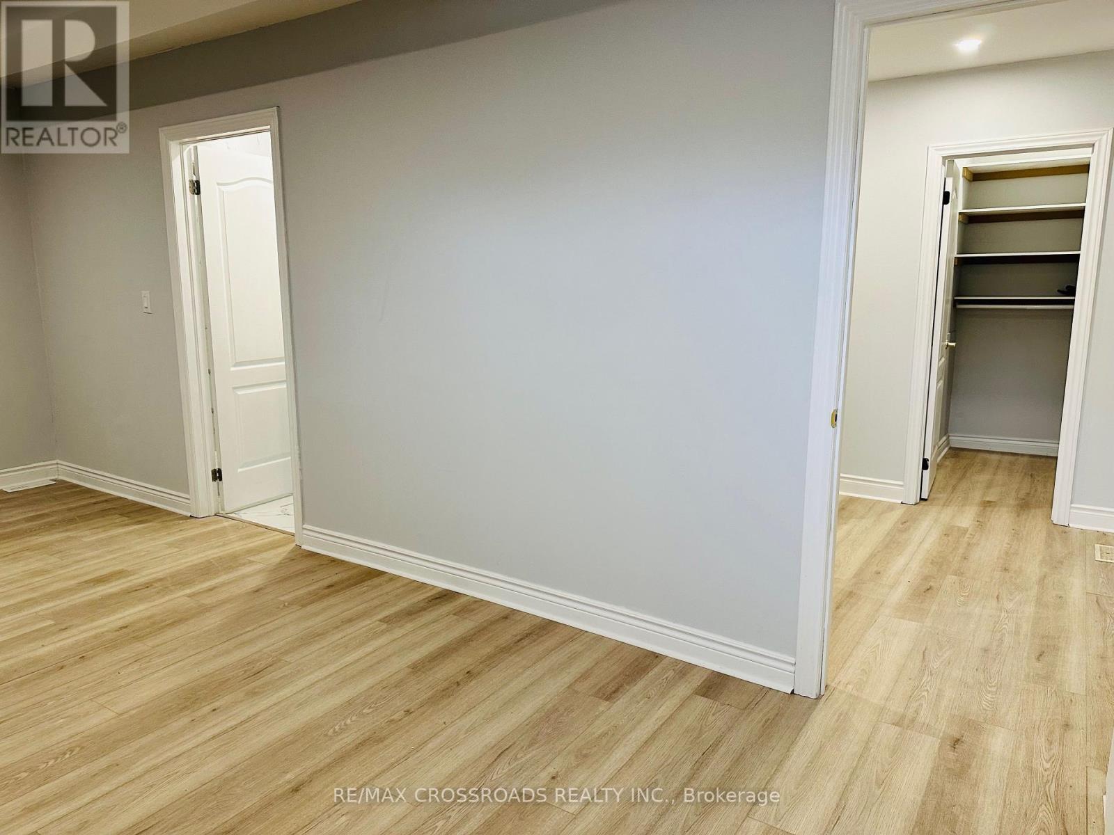 Main & Basement - 1405 Woodbine Avenue, Toronto (Woodbine-Lumsden), Ontario  M4C 4G7 - Photo 2 - E12141159