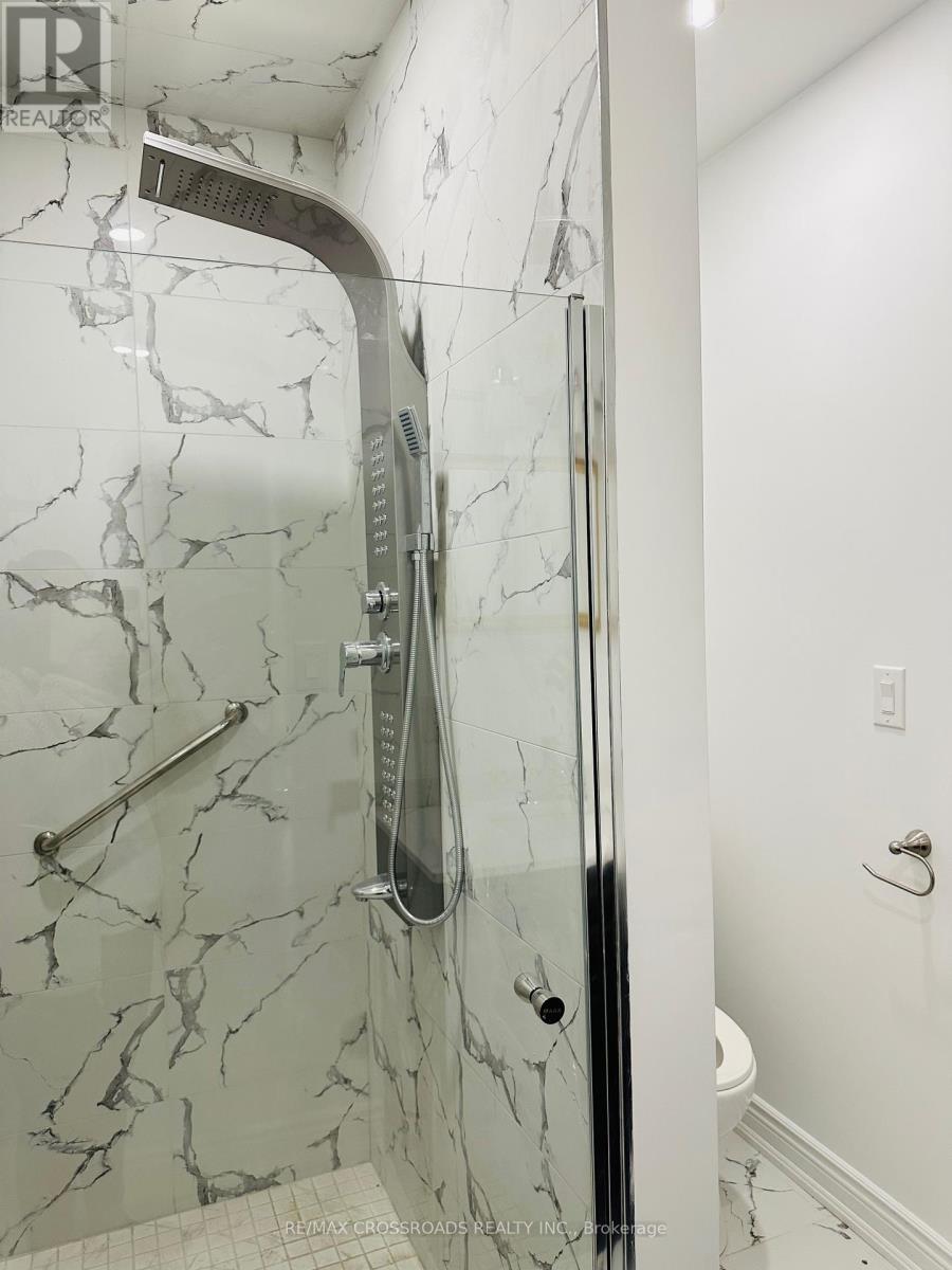 Main & Basement - 1405 Woodbine Avenue, Toronto (Woodbine-Lumsden), Ontario  M4C 4G7 - Photo 4 - E12141159