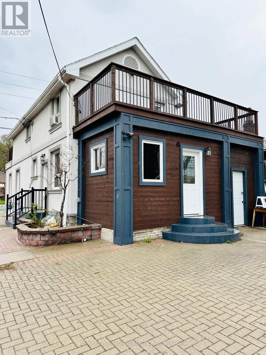 Upper Level - 1405 Woodbine Avenue, Toronto, Ontario  M4C 4G7 - Photo 10 - E12141220