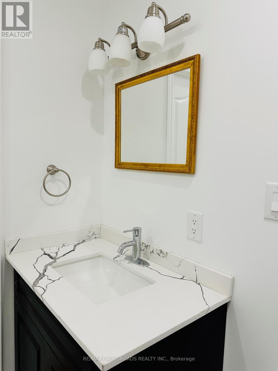 Main & Basement - 1405 Woodbine Avenue, Toronto (Woodbine-Lumsden), Ontario  M4C 4G7 - Photo 5 - E12141159