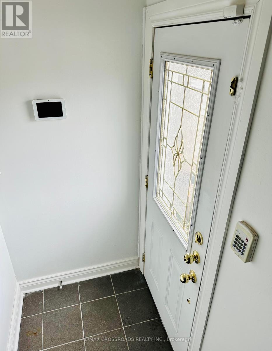 Upper Level - 1405 Woodbine Avenue, Toronto, Ontario  M4C 4G7 - Photo 2 - E12141220