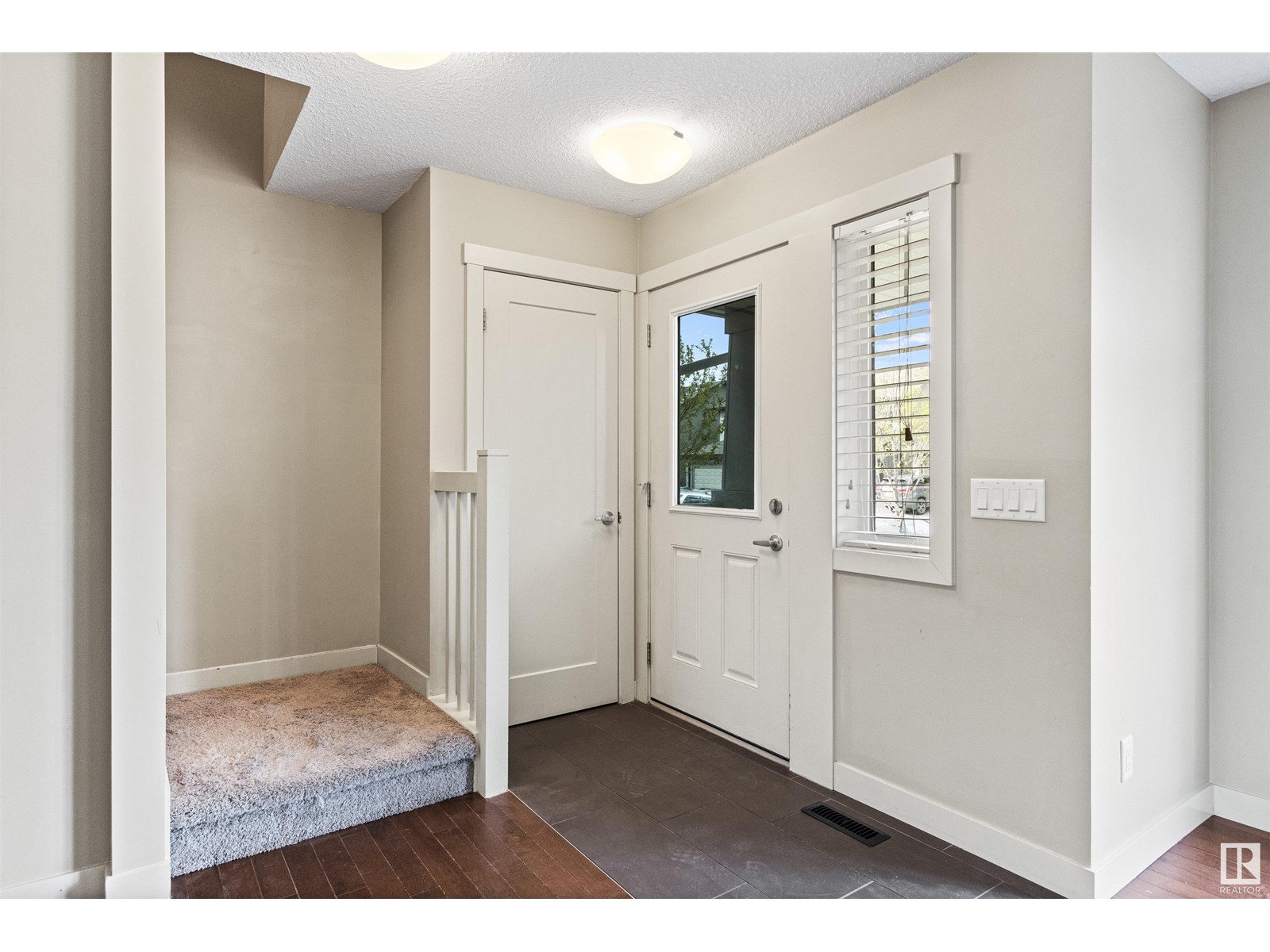Property at 709 177 ST SW image 3