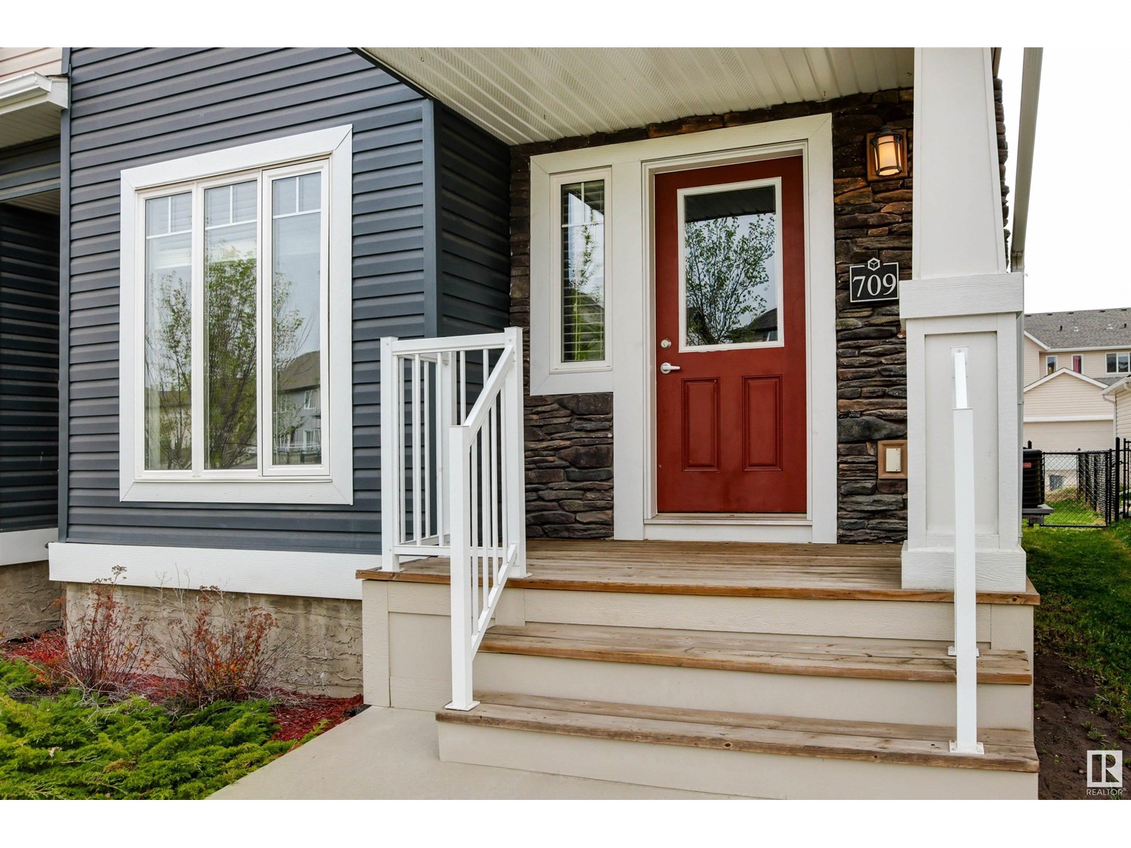 Property at 709 177 ST SW image 2