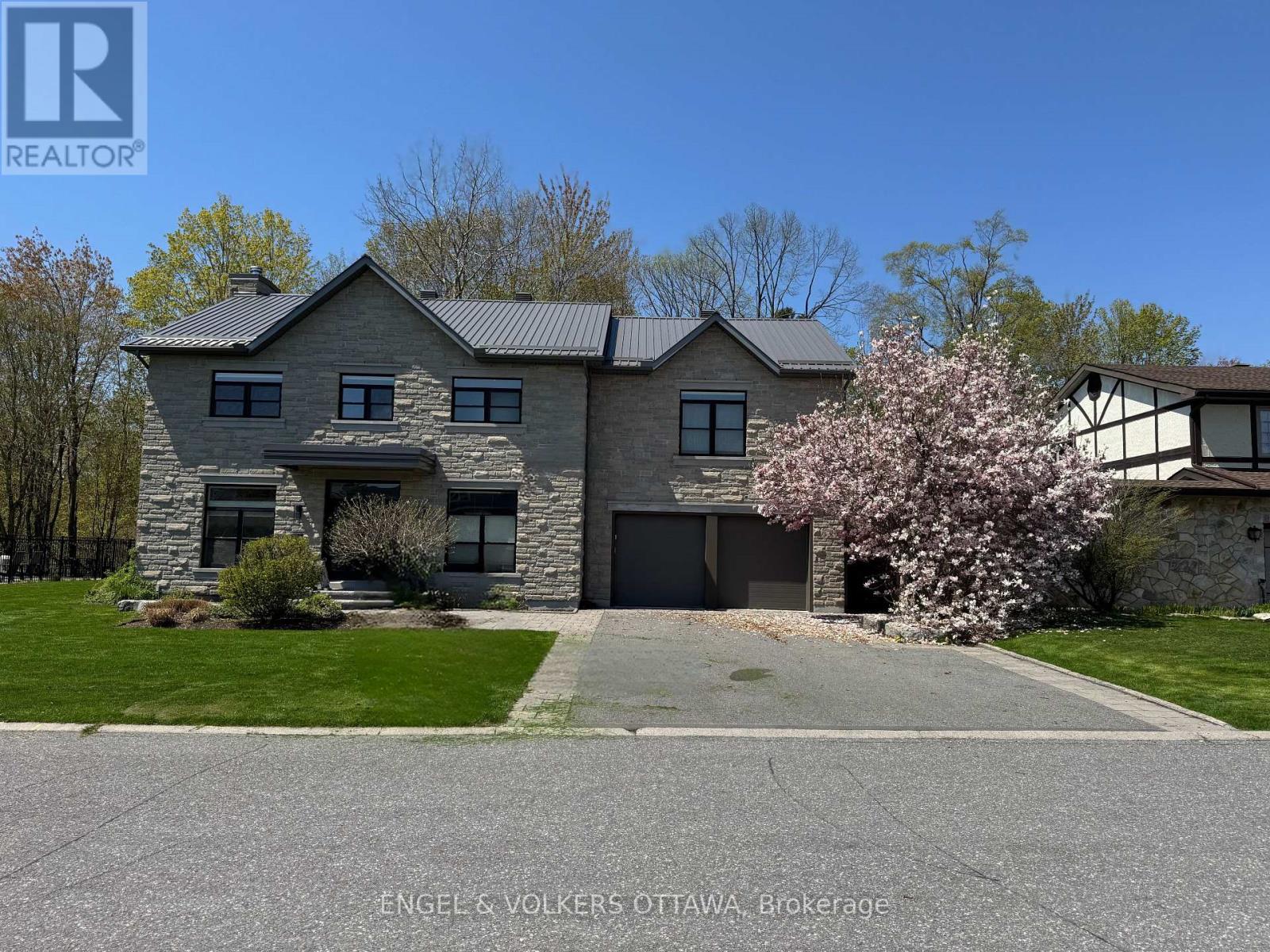 Property at 15 CAMWOOD CRESCENT image 1