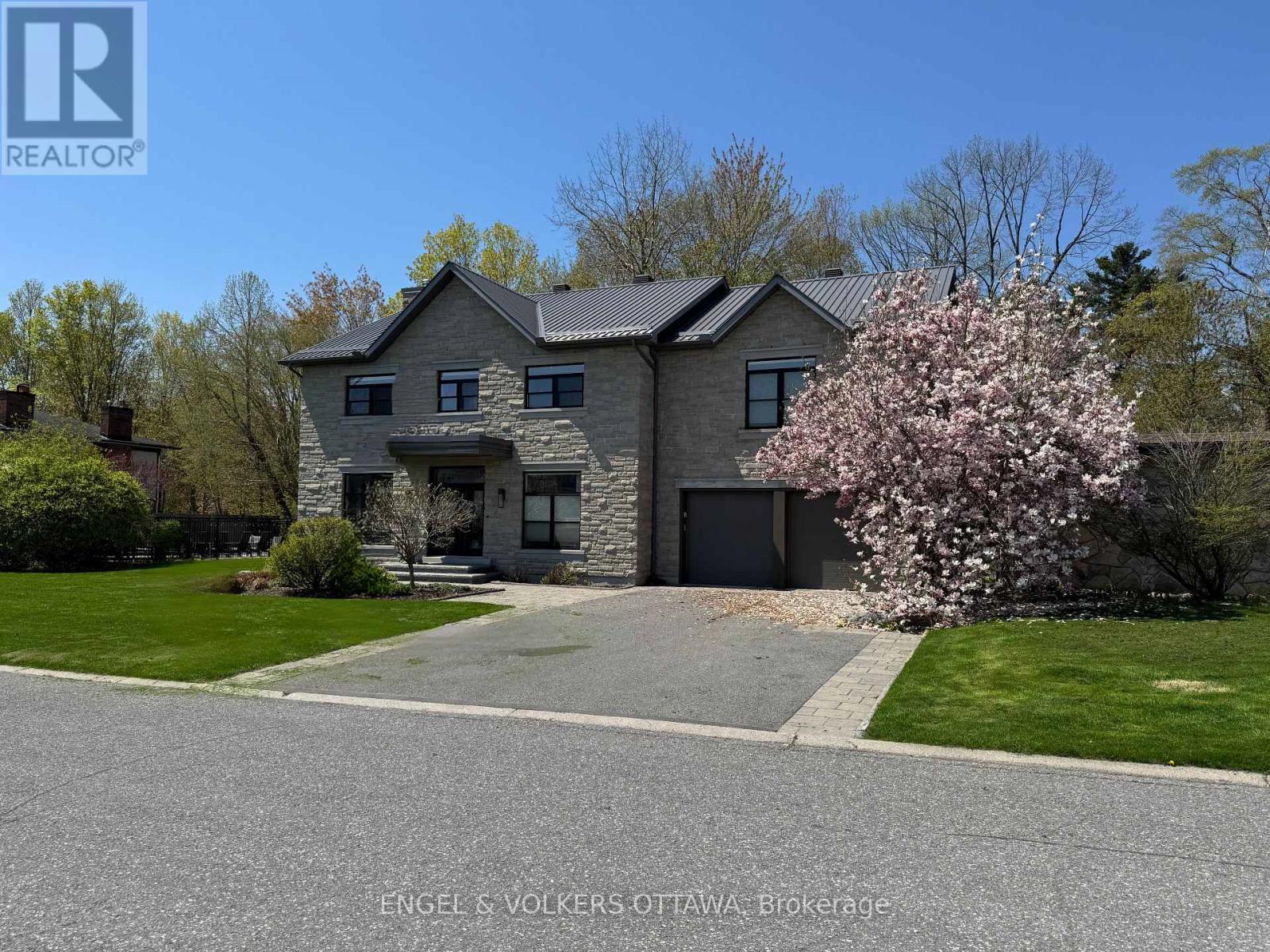 Property at 15 CAMWOOD CRESCENT image 2