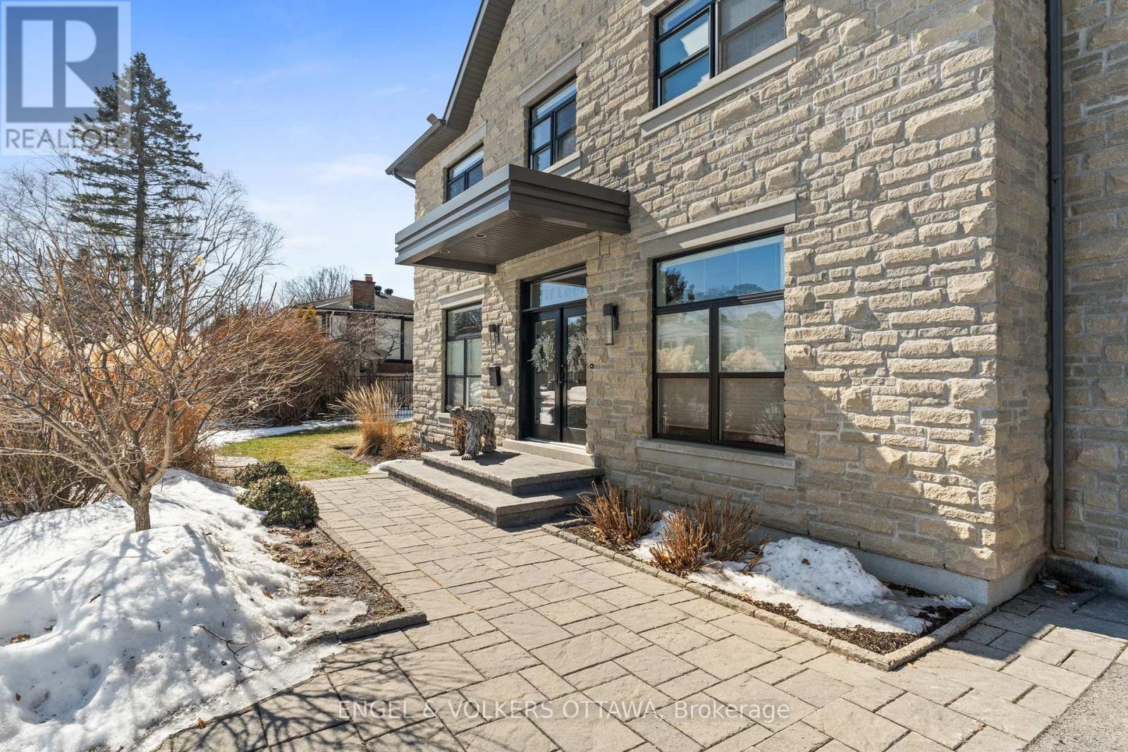 Property at 15 CAMWOOD CRESCENT image 3