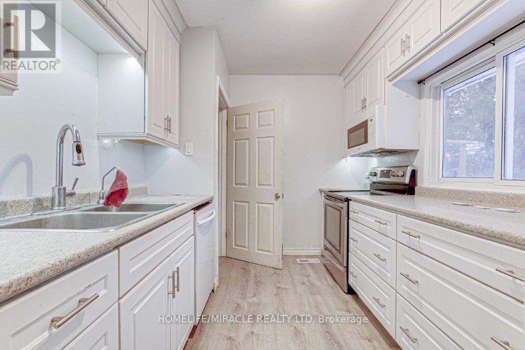 259 Phelan Street, Woodstock (Woodstock - South), Ontario  N4S 2B3 - Photo 3 - X12143172