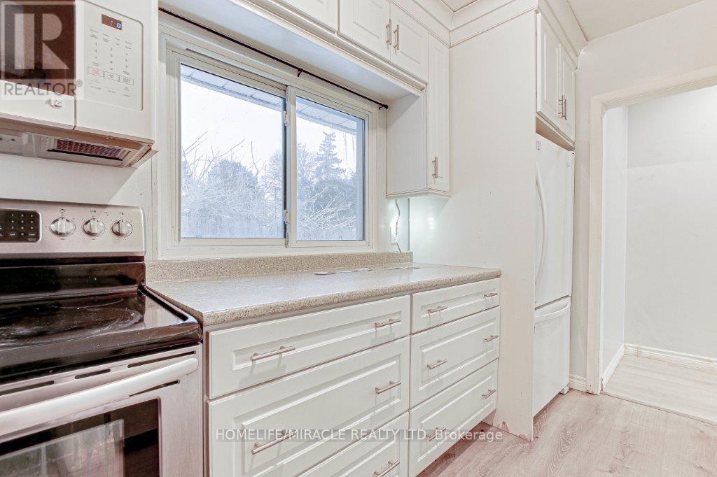 259 Phelan Street, Woodstock (Woodstock - South), Ontario  N4S 2B3 - Photo 4 - X12143172