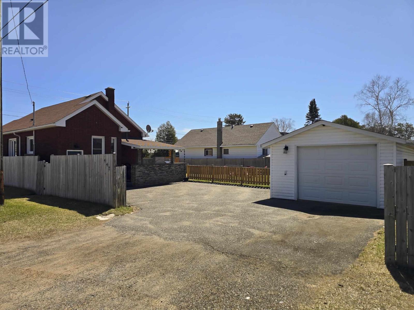 Property at 447 Leslie Ave image 4