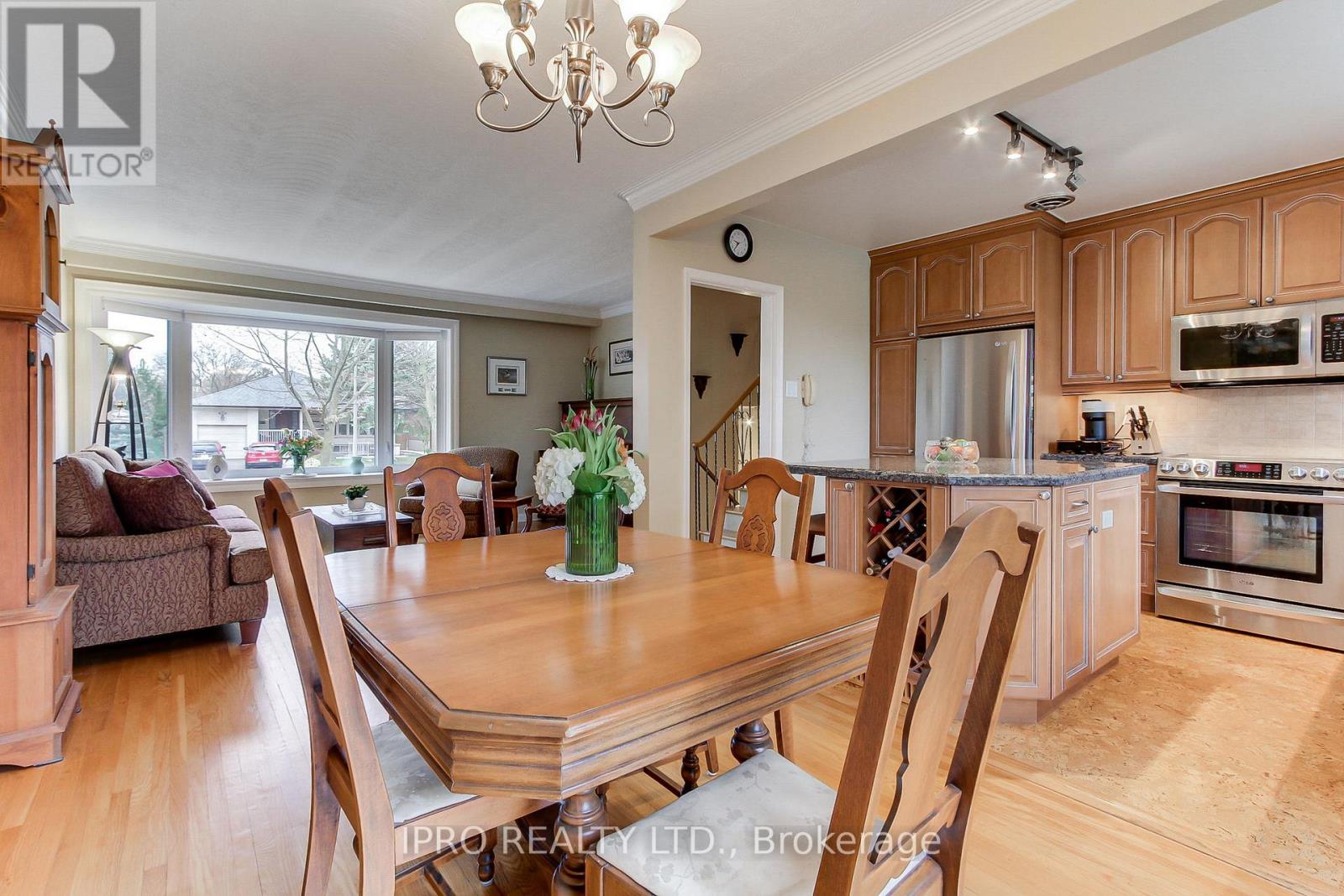9 Norby Crescent, Toronto, Ontario  M9P 1L7 - Photo 16 - W12110348