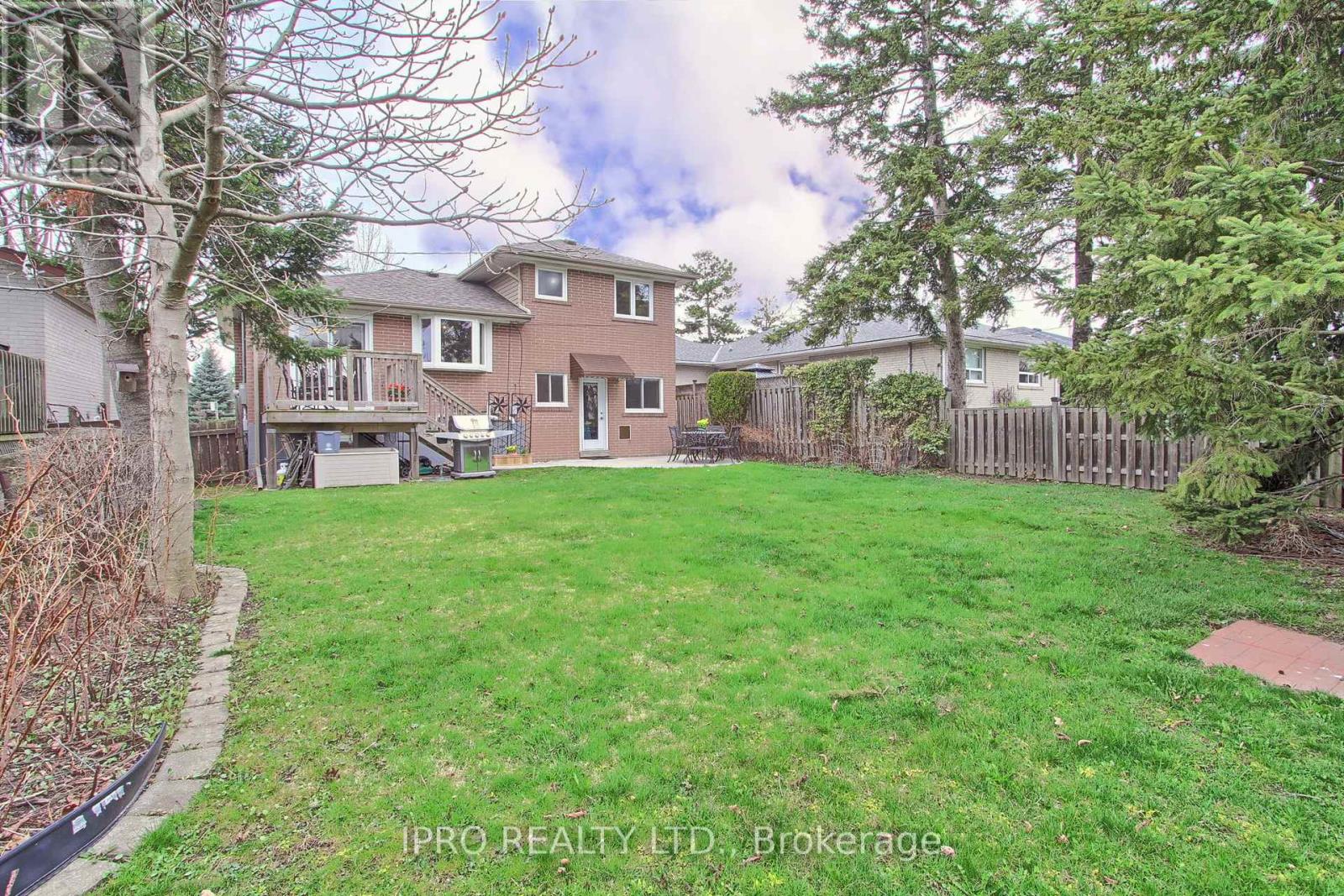 9 Norby Crescent, Toronto, Ontario  M9P 1L7 - Photo 34 - W12110348