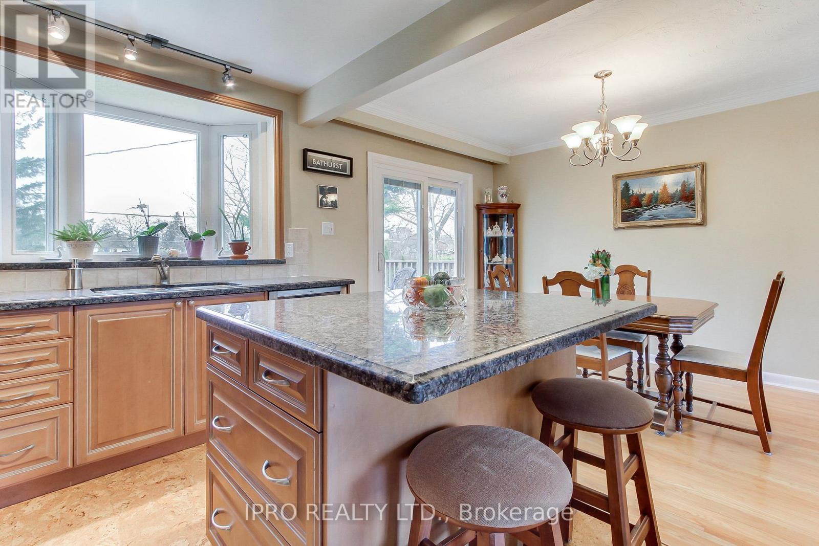 9 Norby Crescent, Toronto, Ontario  M9P 1L7 - Photo 14 - W12110348